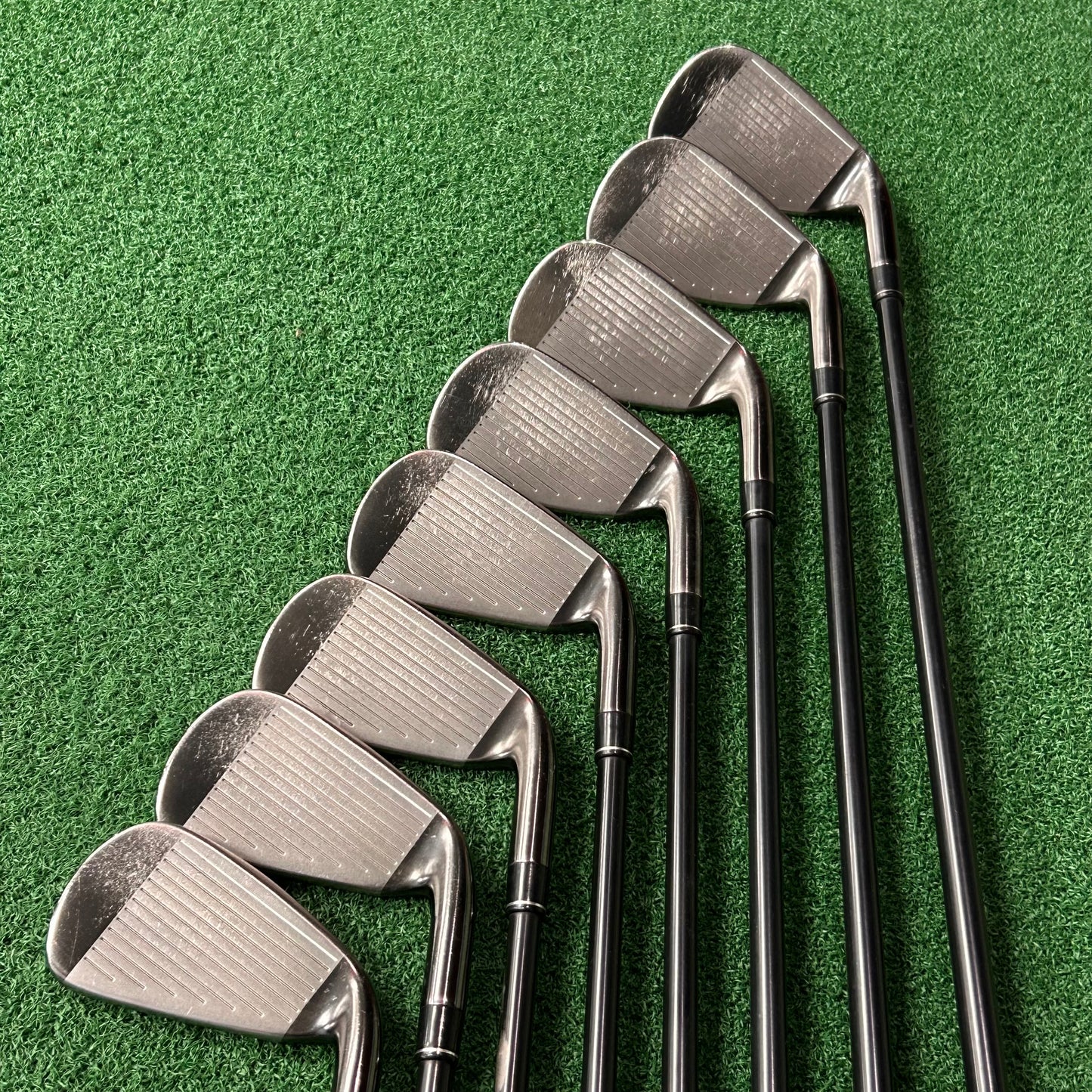 LH Taylormade M2 Tour Iron Set (4-PW, AW). Senior Flex.