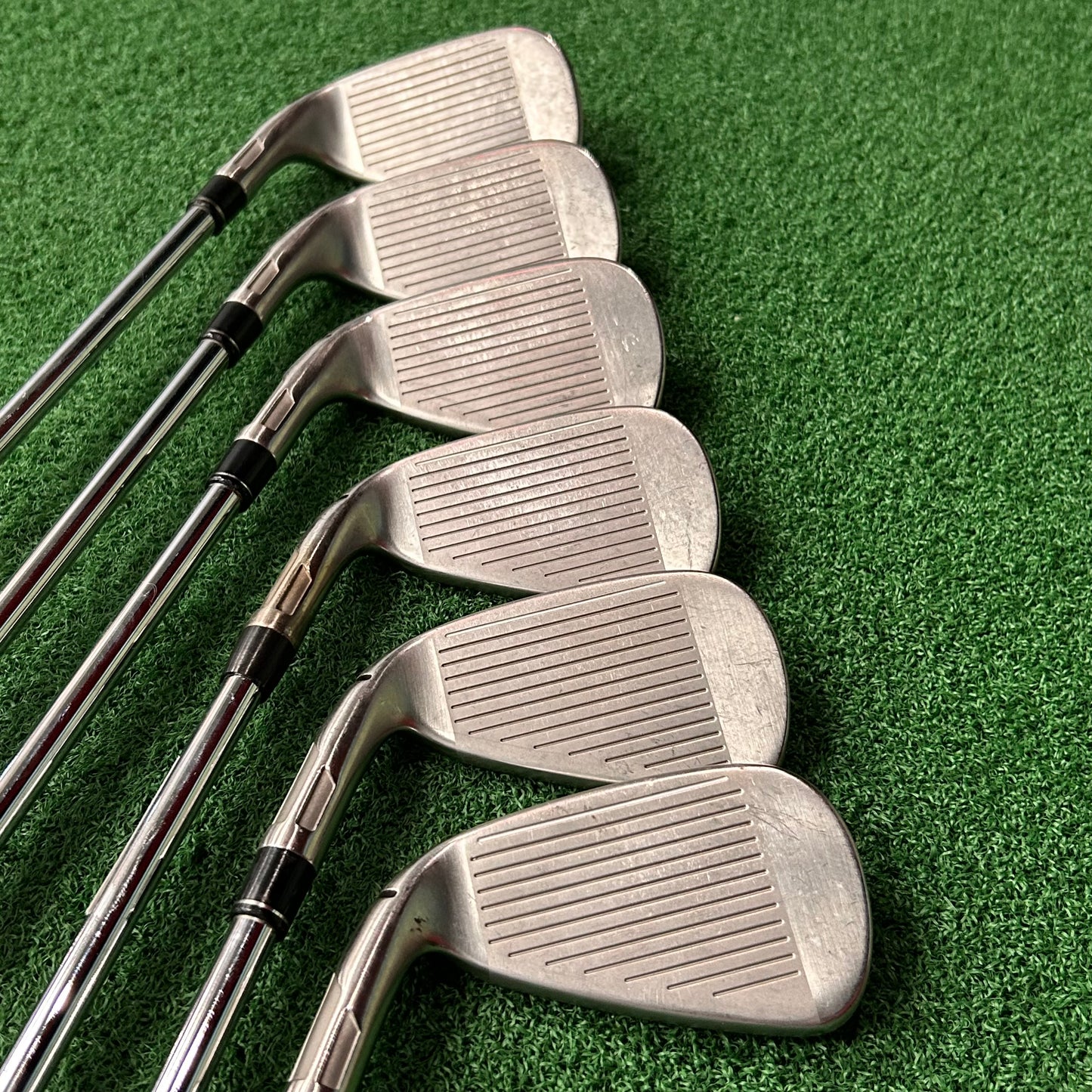 RH Taylormade Stealth Iron Set (5-PW). Stiff Flex