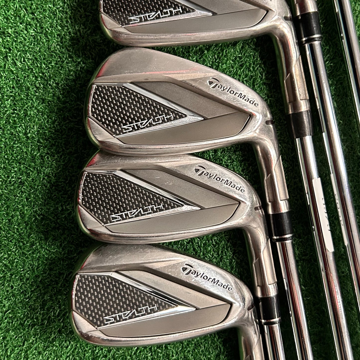 RH Taylormade Stealth Iron Set (5-PW). Stiff Flex