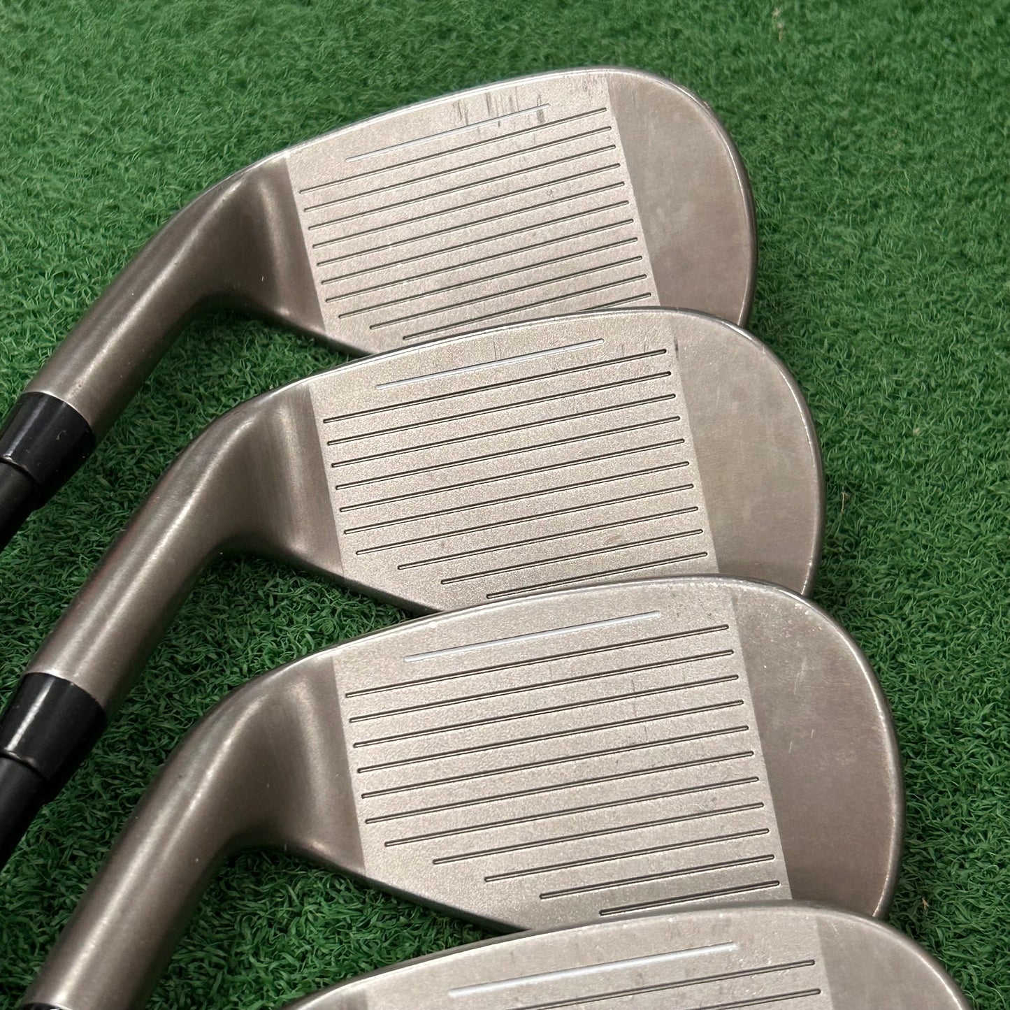 RH Cobra Darkspeed Iron Set (5-PW, GW). Regular Flex Graphite.