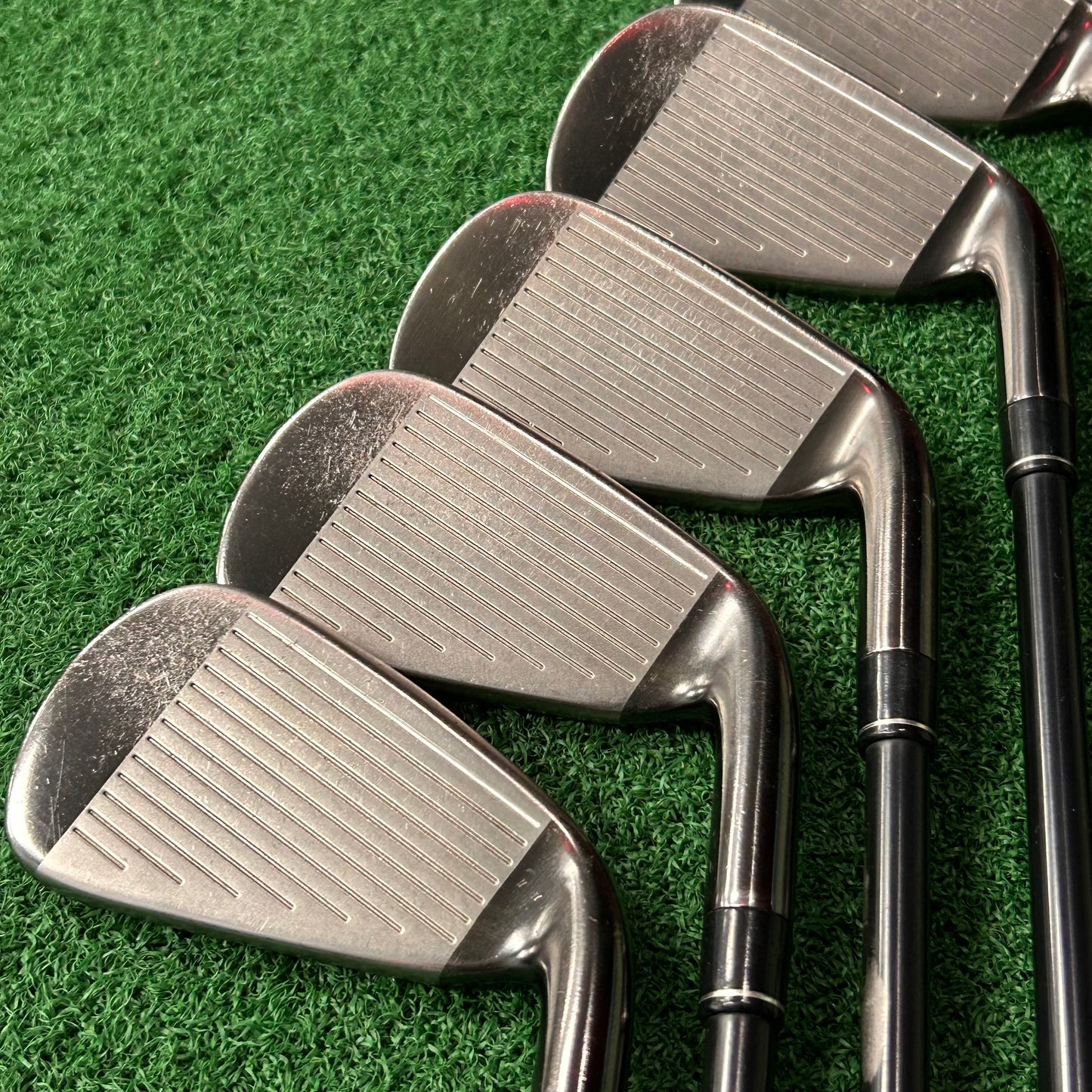 LH Taylormade M2 Tour Iron Set (4-PW, AW). Senior Flex.