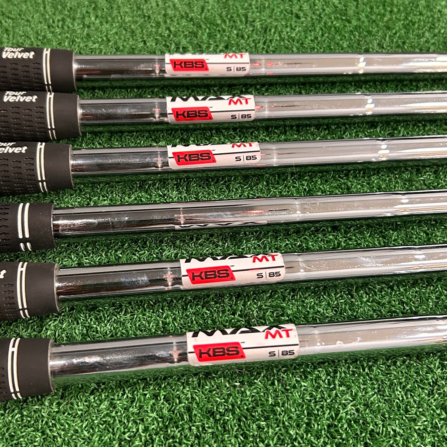RH Taylormade Stealth Iron Set (5-PW). Stiff Flex