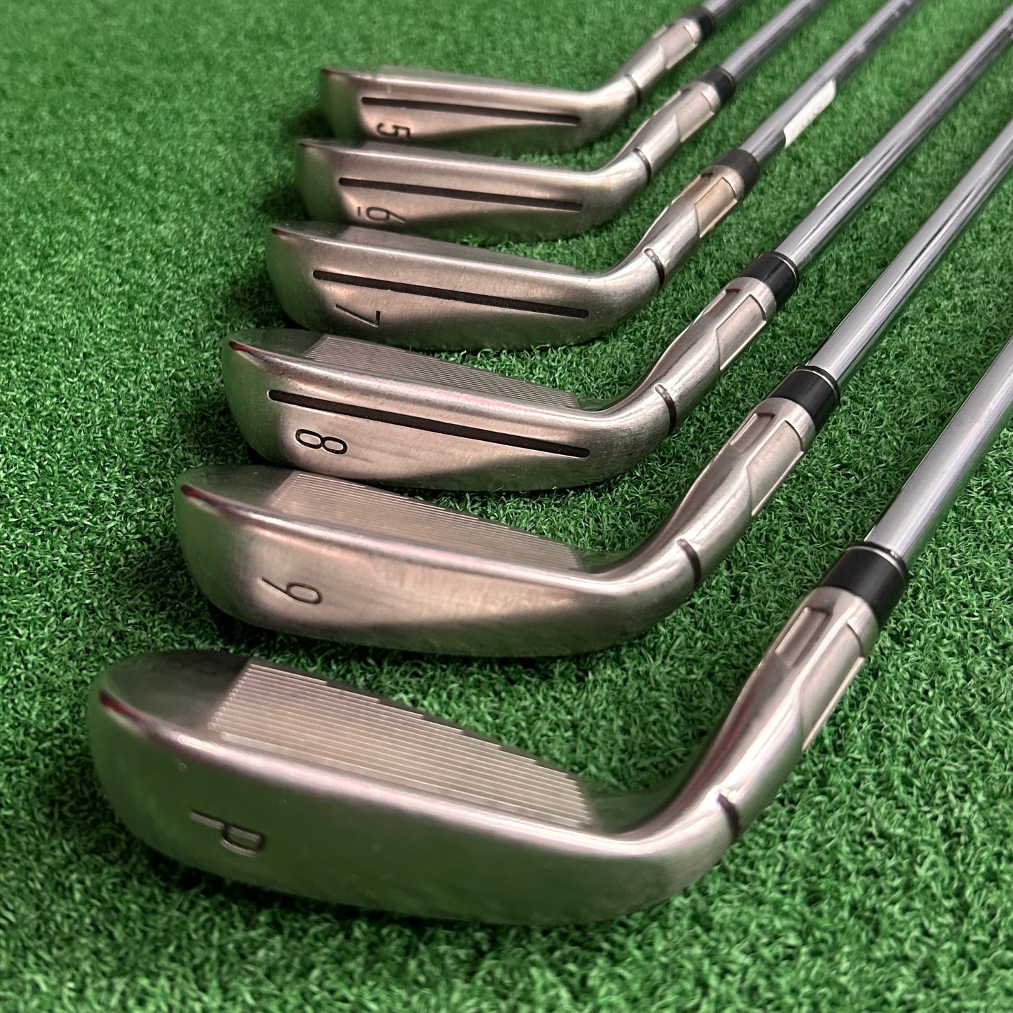 RH Taylormade Stealth Iron Set (5-PW). Stiff Flex