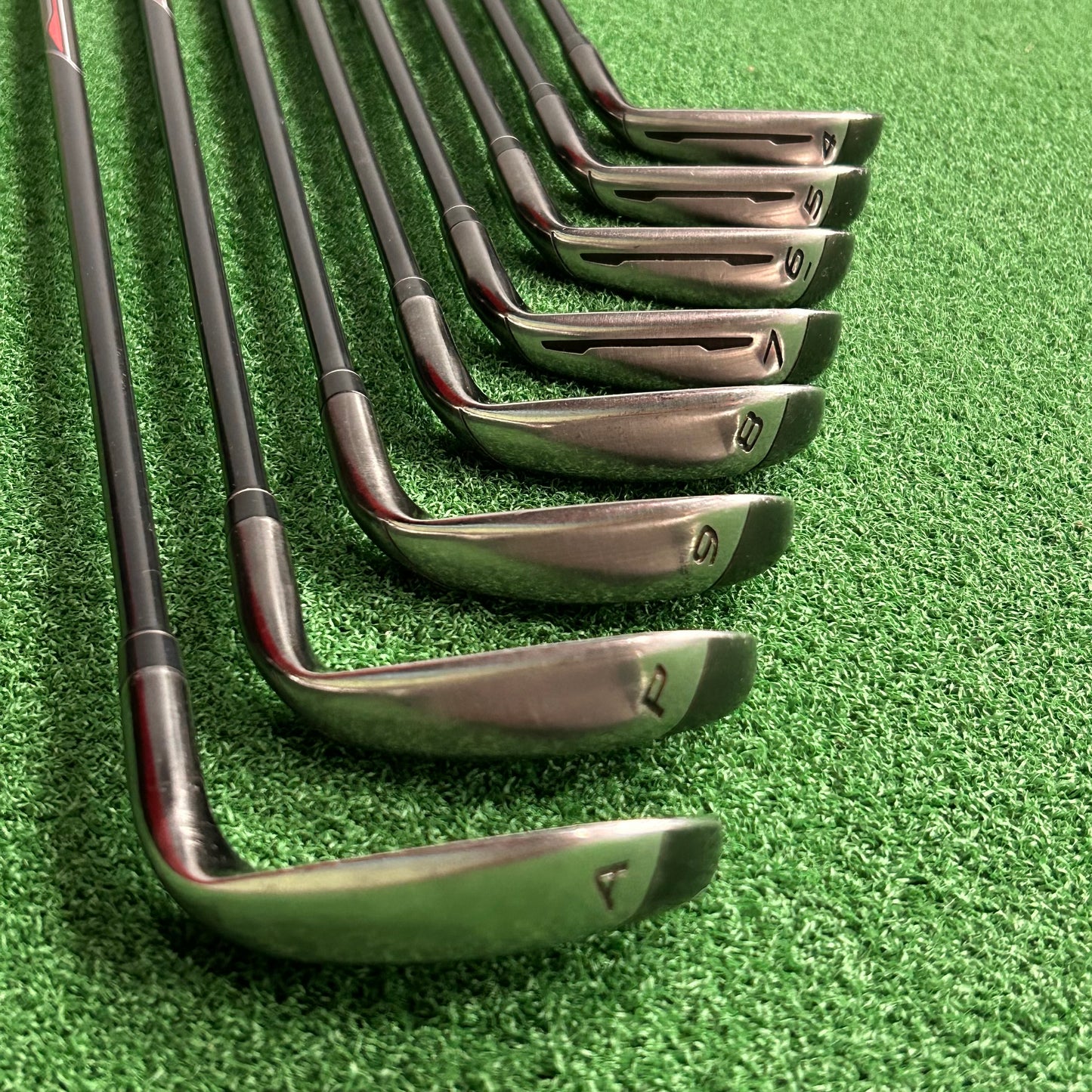 LH Taylormade M2 Tour Iron Set (4-PW, AW). Senior Flex.