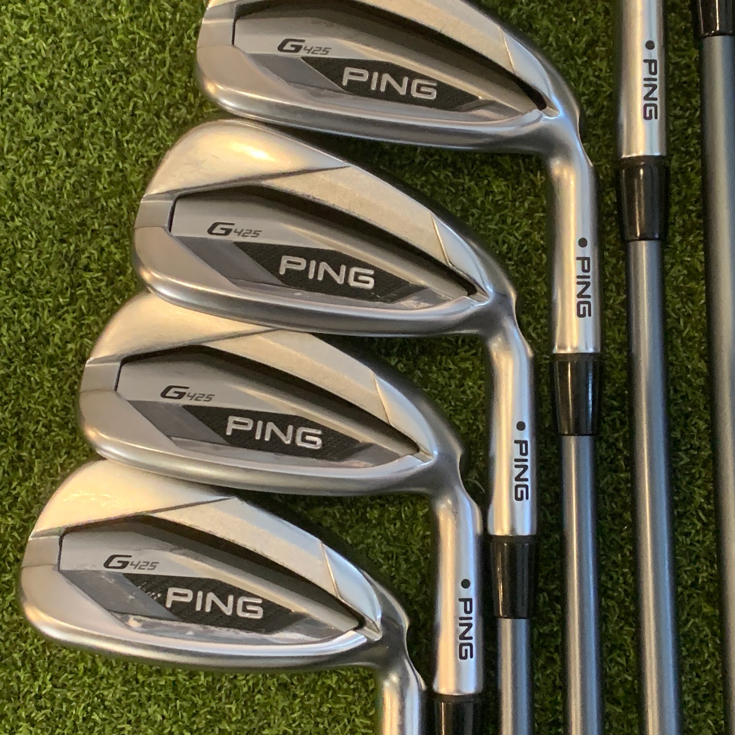 RH Ping G425 Iron Set (4-W). Stiff Flex.