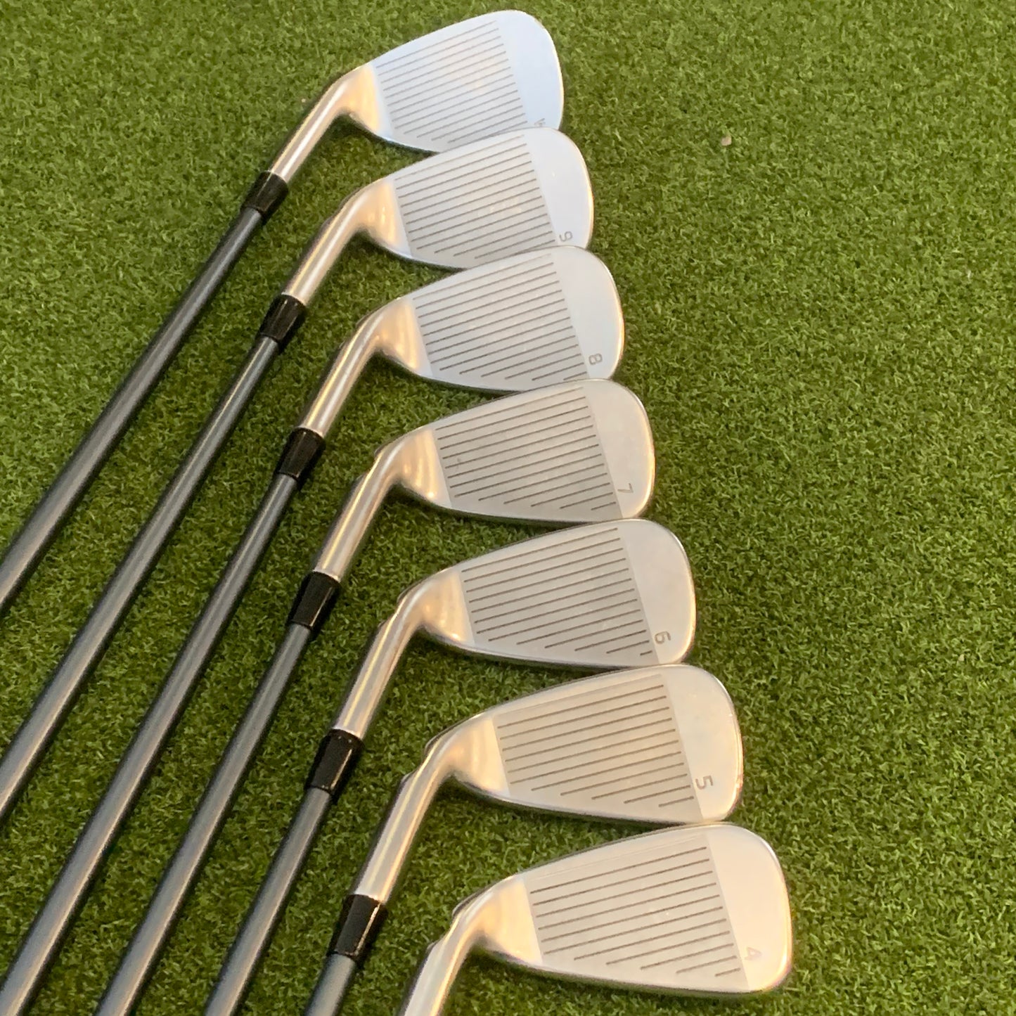 RH Ping G425 Iron Set (4-W). Stiff Flex.