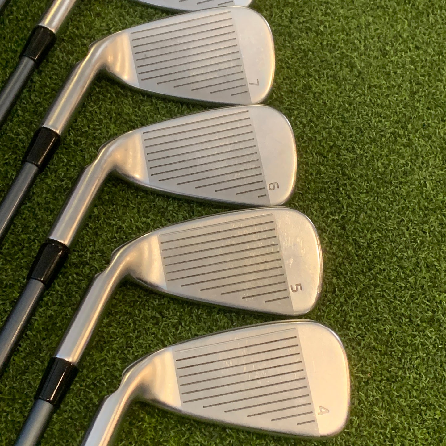RH Ping G425 Iron Set (4-W). Stiff Flex.