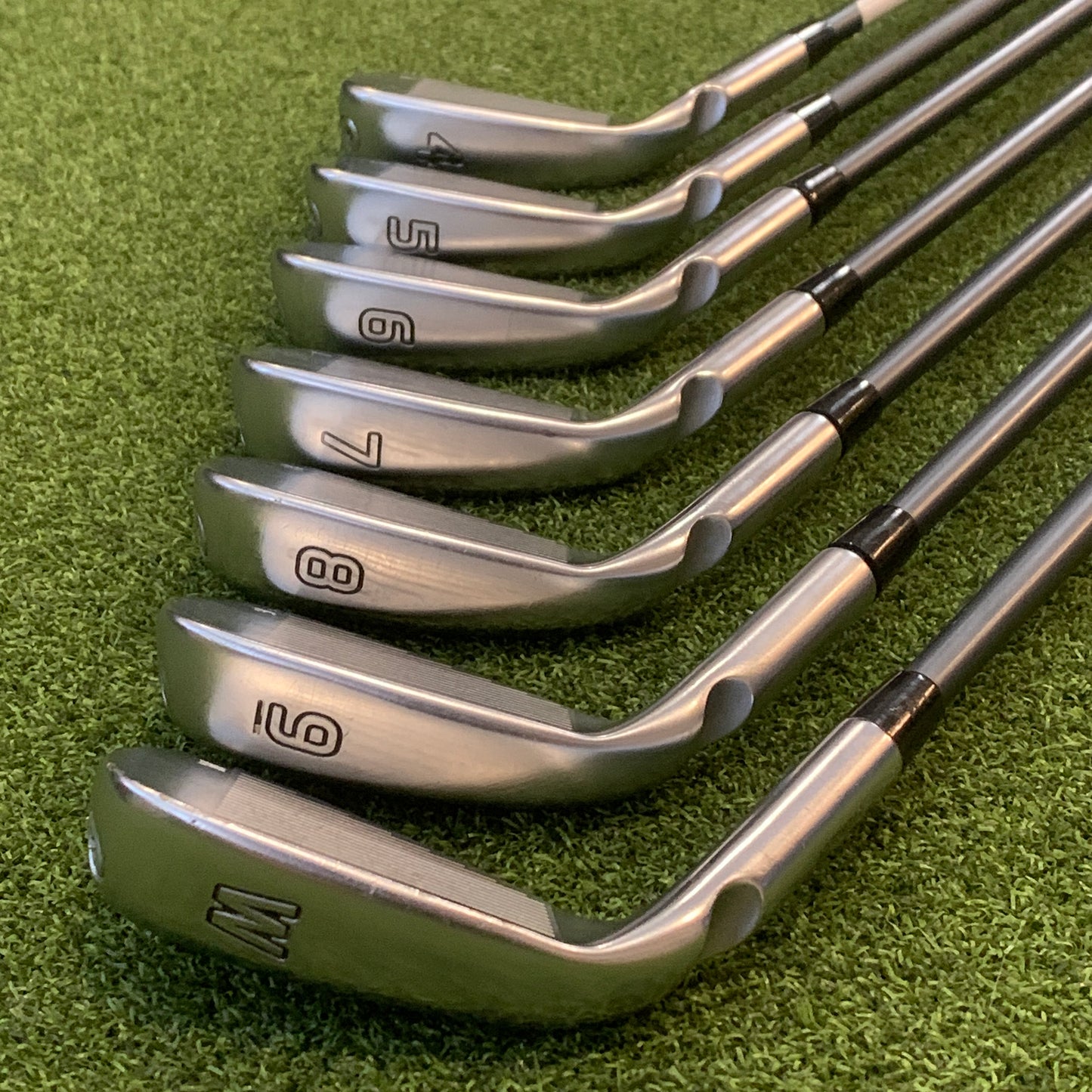 RH Ping G425 Iron Set (4-W). Stiff Flex.