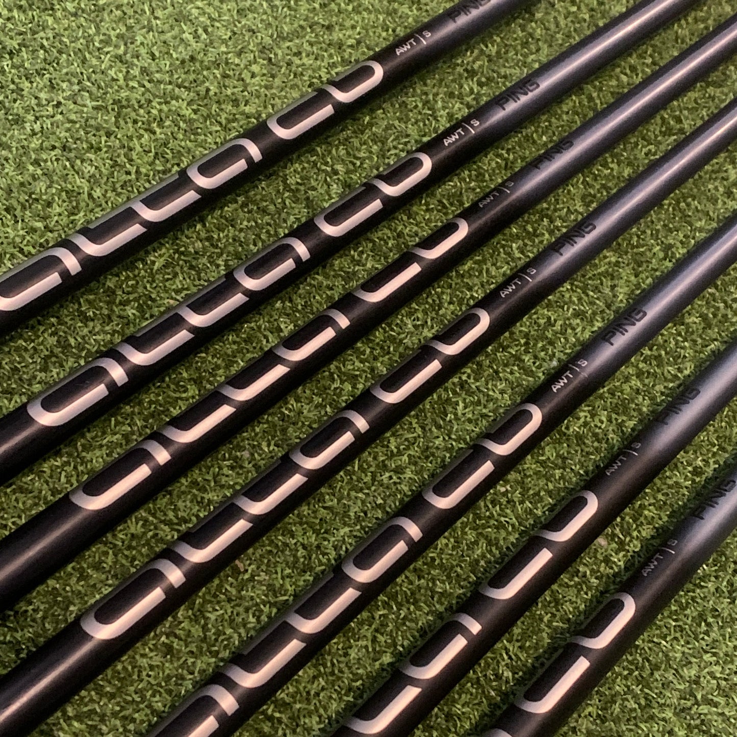 RH Ping G425 Iron Set (4-W). Stiff Flex.