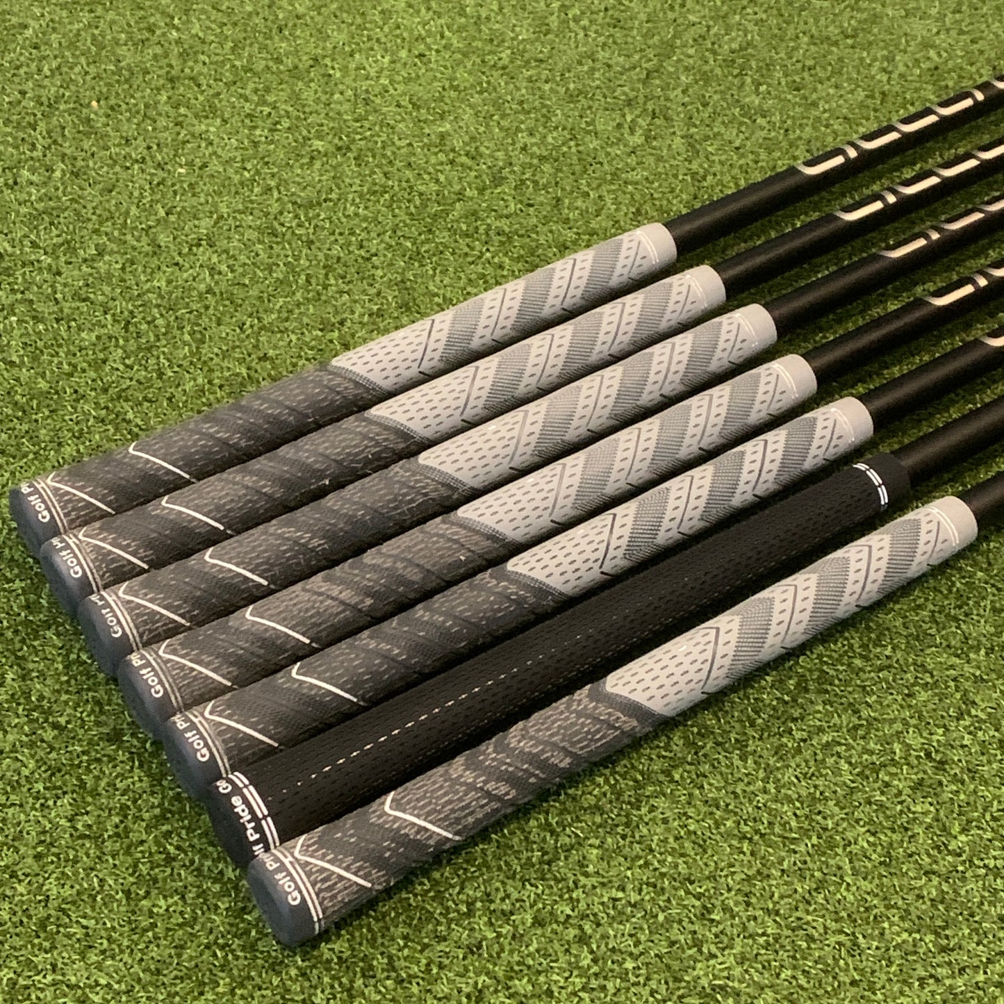 RH Ping G425 Iron Set (4-W). Stiff Flex.