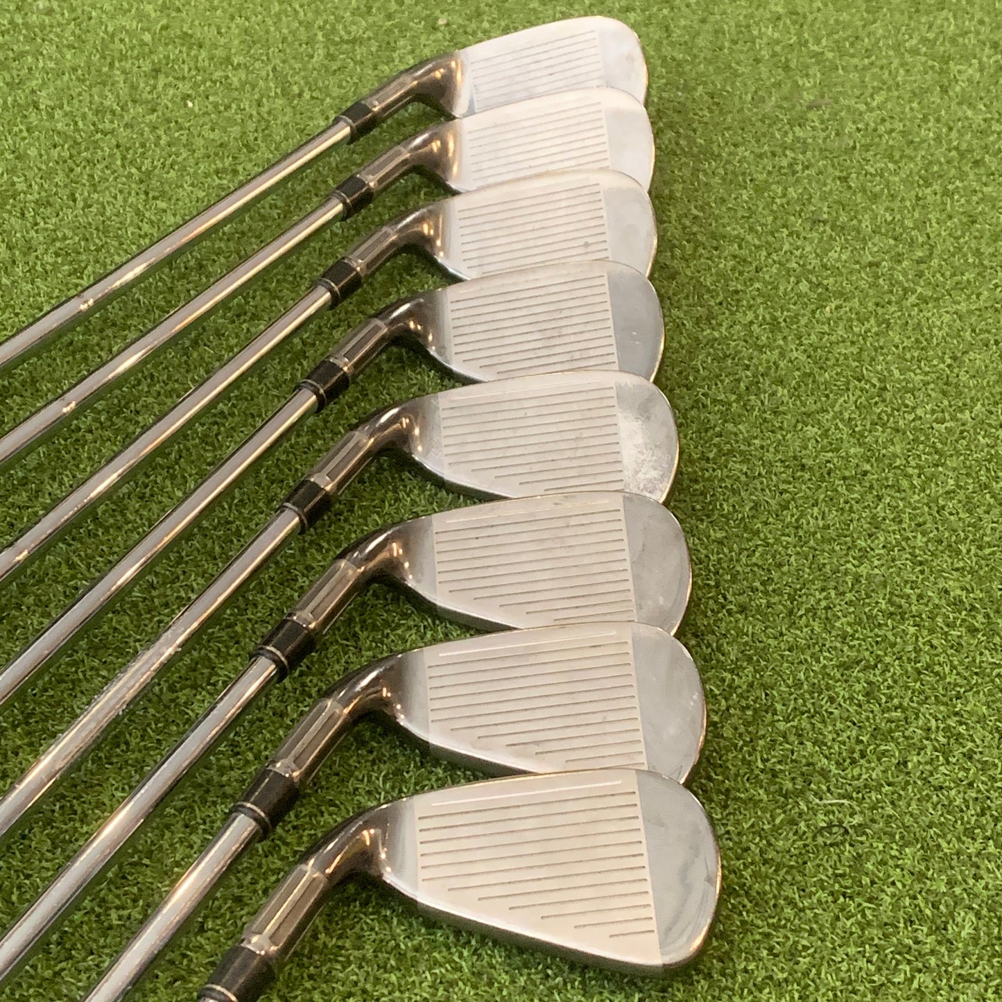 RH Taylormade M2 Iron Set (4-PW, AW). Stiff Flex.