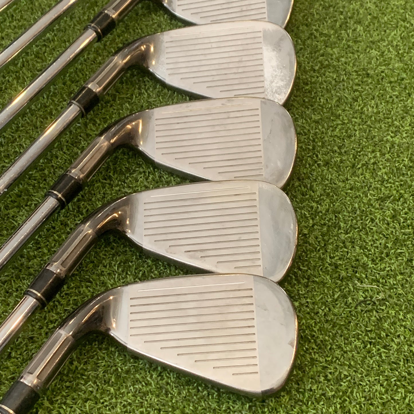 RH Taylormade M2 Iron Set (4-PW, AW). Stiff Flex.