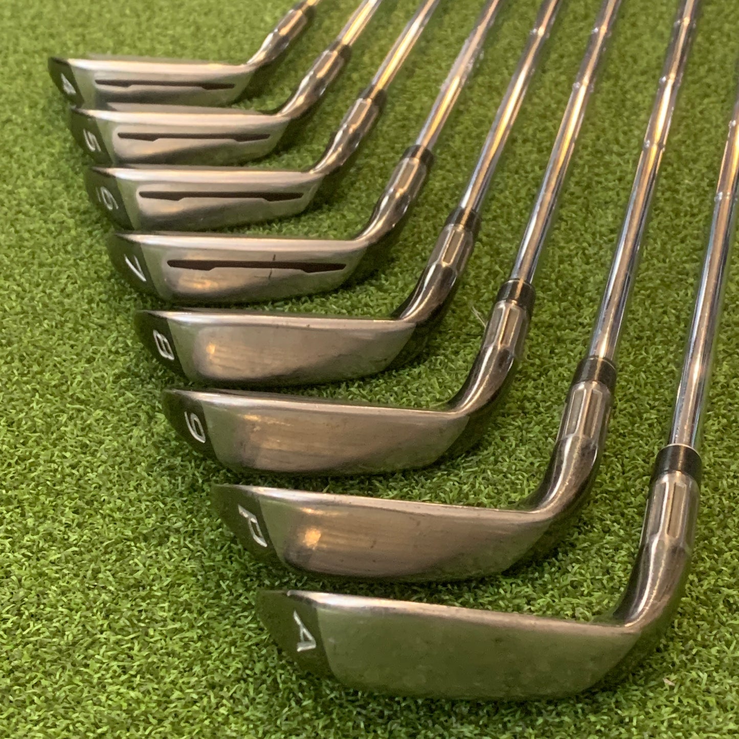 RH Taylormade M2 Iron Set (4-PW, AW). Stiff Flex.
