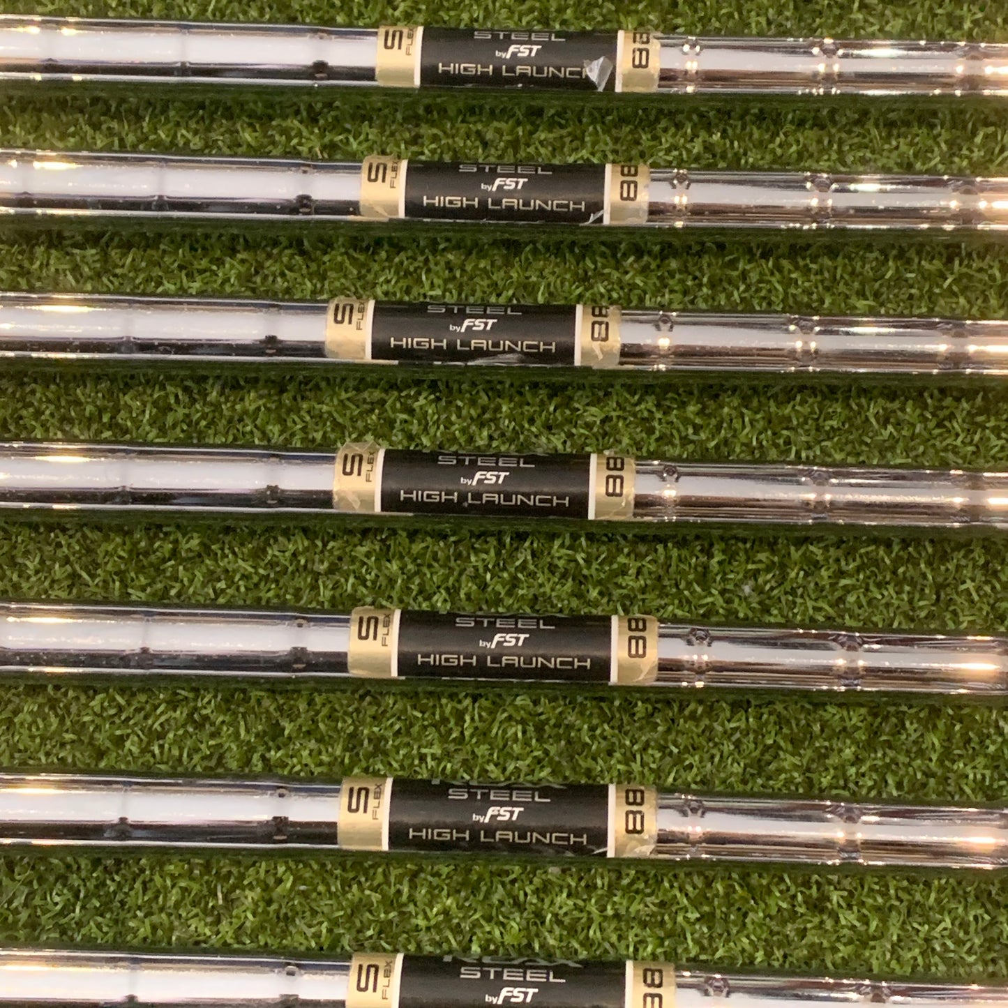 RH Taylormade M2 Iron Set (4-PW, AW). Stiff Flex.