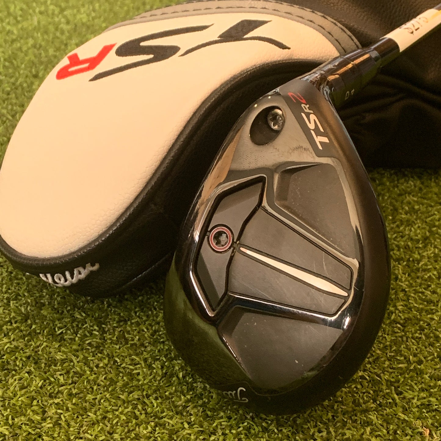RH Titleist TSR2 3 Hybrid. Stiff Flex.