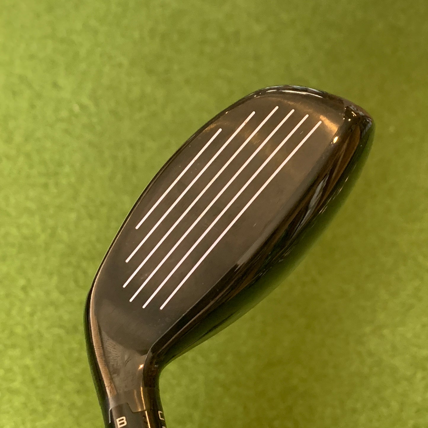 RH Titleist TSR2 3 Hybrid. Stiff Flex.