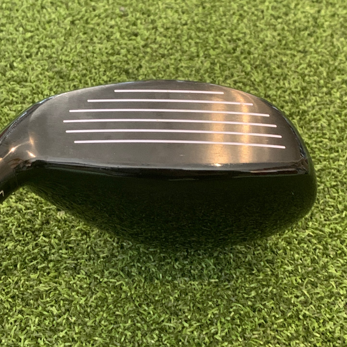 RH Titleist TSR2 3 Hybrid. Stiff Flex.