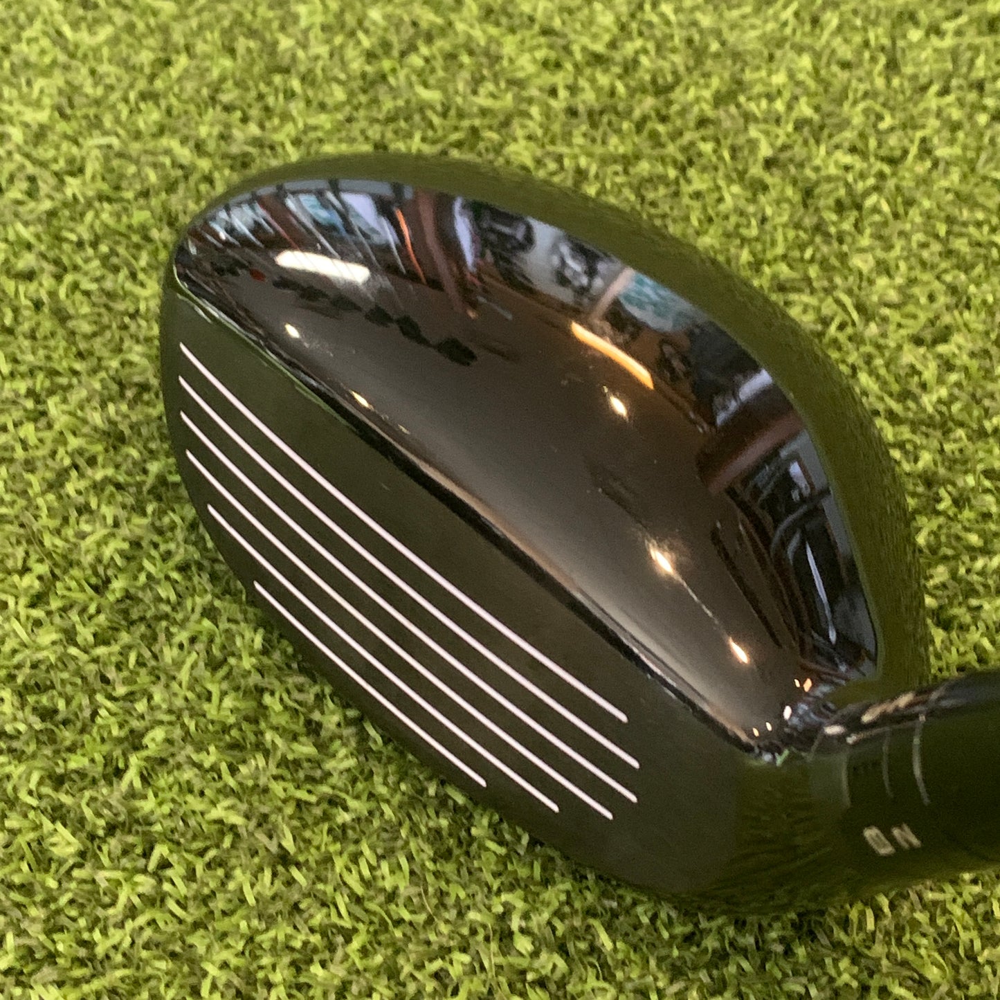 RH Titleist TSR2 3 Hybrid. Stiff Flex.