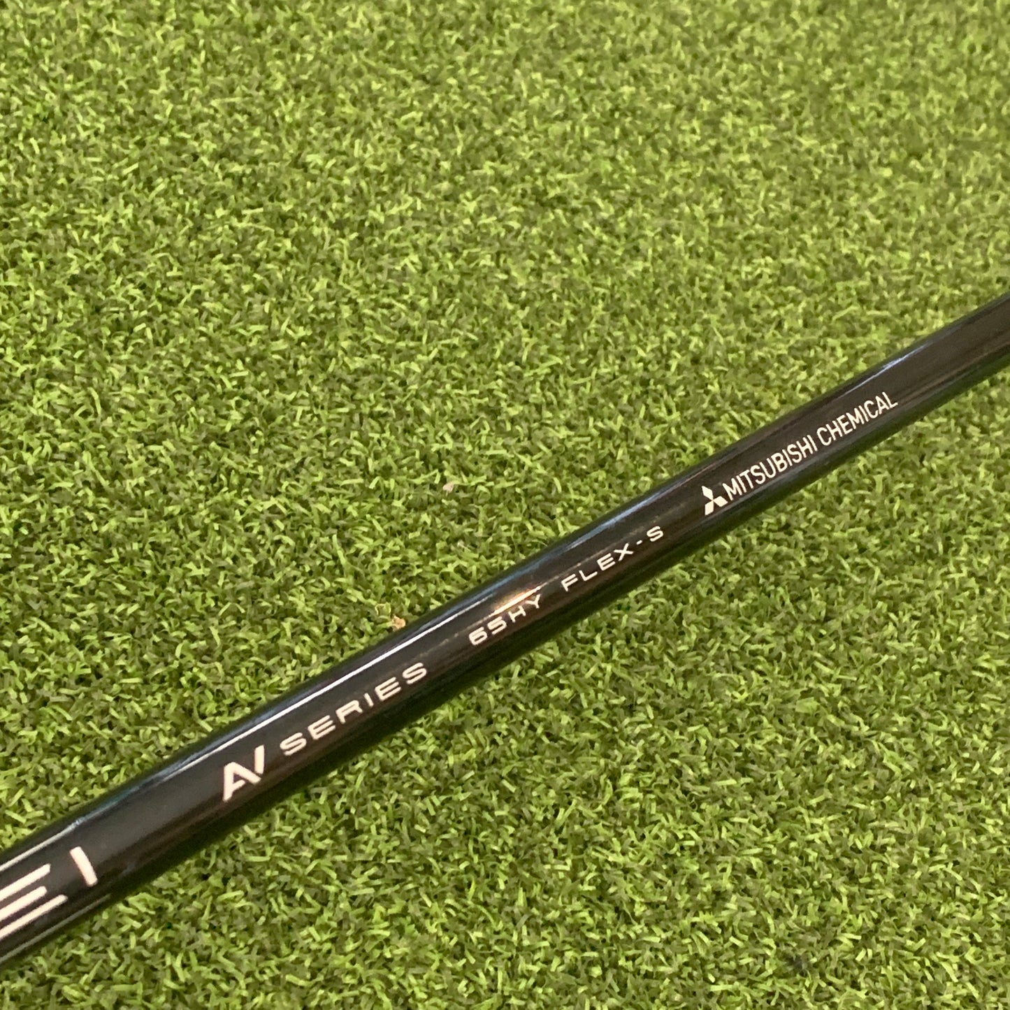 RH Titleist TSR2 3 Hybrid. Stiff Flex.