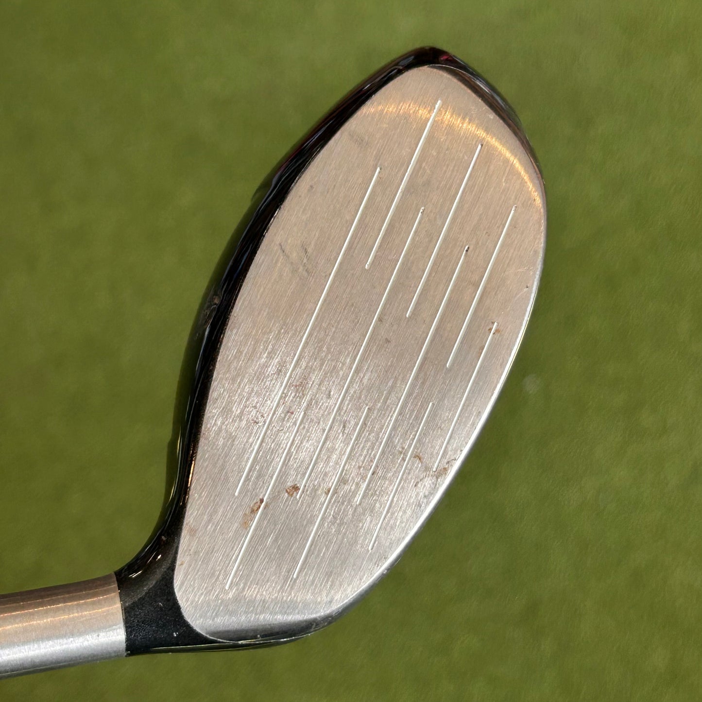 LH Taylormade 320 Ti Driver (9.5). Stiff Flex.