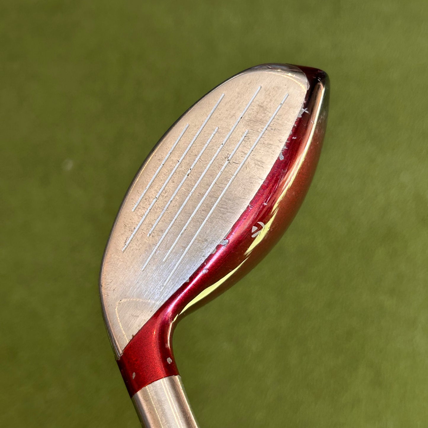 RH Taylormade R7 CGB Max 4 Hybrid. Stiff Flex.