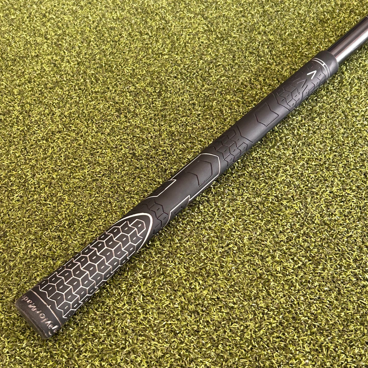 RH Taylormade R7 CGB Max 4 Hybrid. Stiff Flex.
