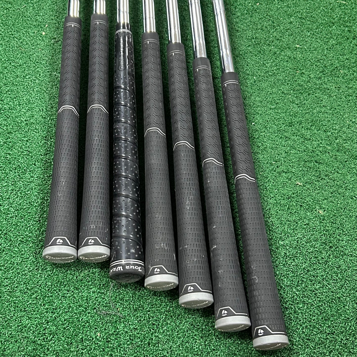 RH Taylormade M4 Iron Set (5-PW, AW). Stiff Flex.