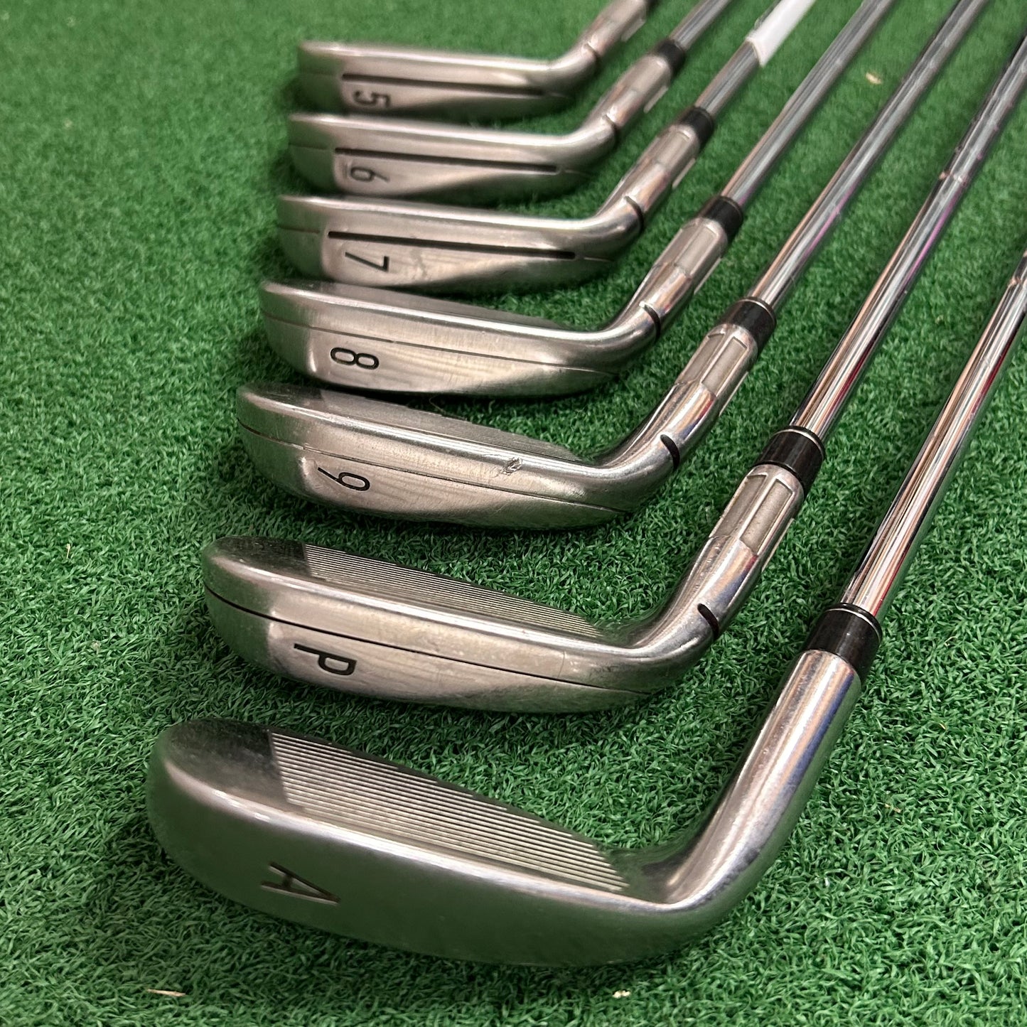 RH Taylormade M4 Iron Set (5-PW, AW). Stiff Flex.
