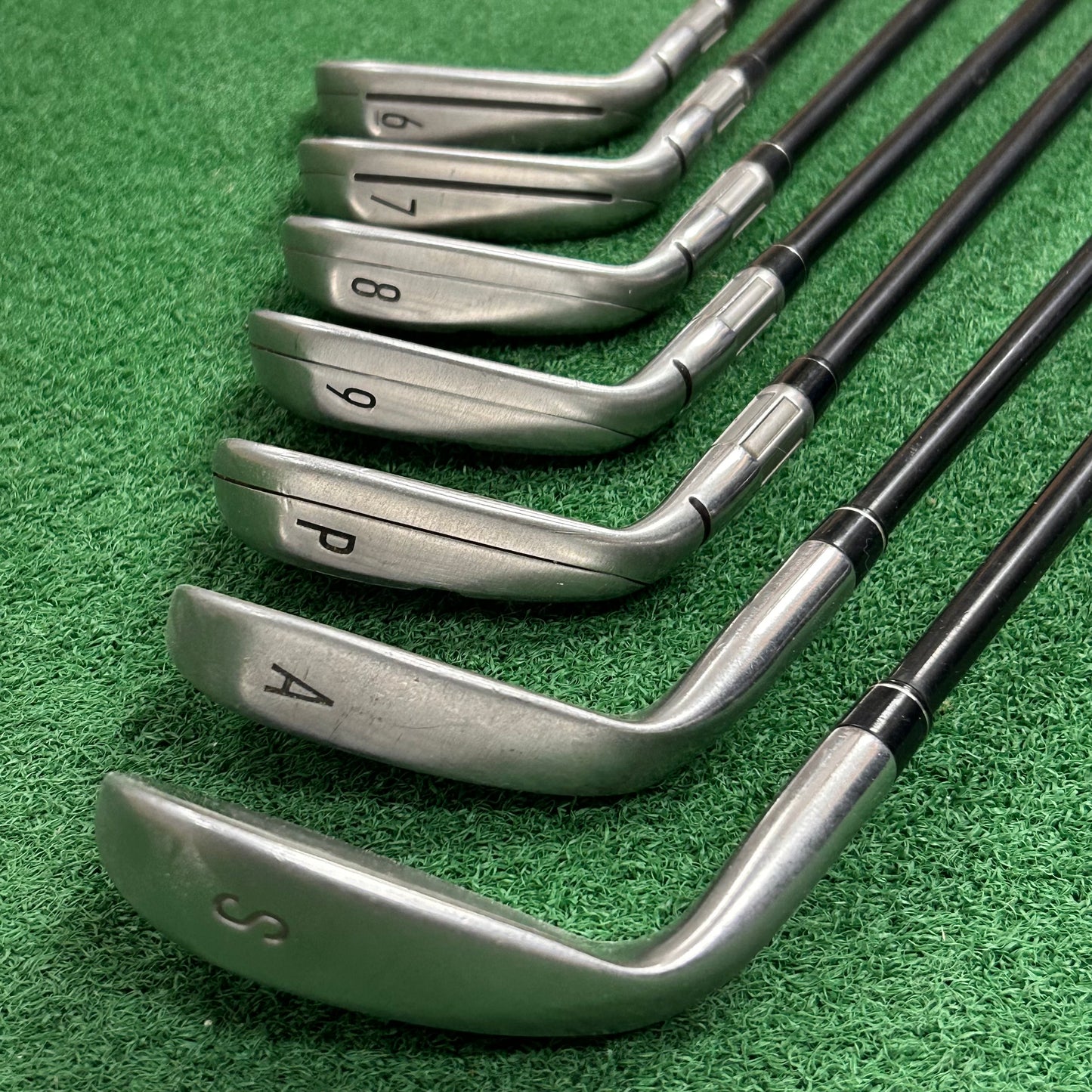 RH Taylormade M4 Iron Set (6-PW, AW, SW). Senior Flex.