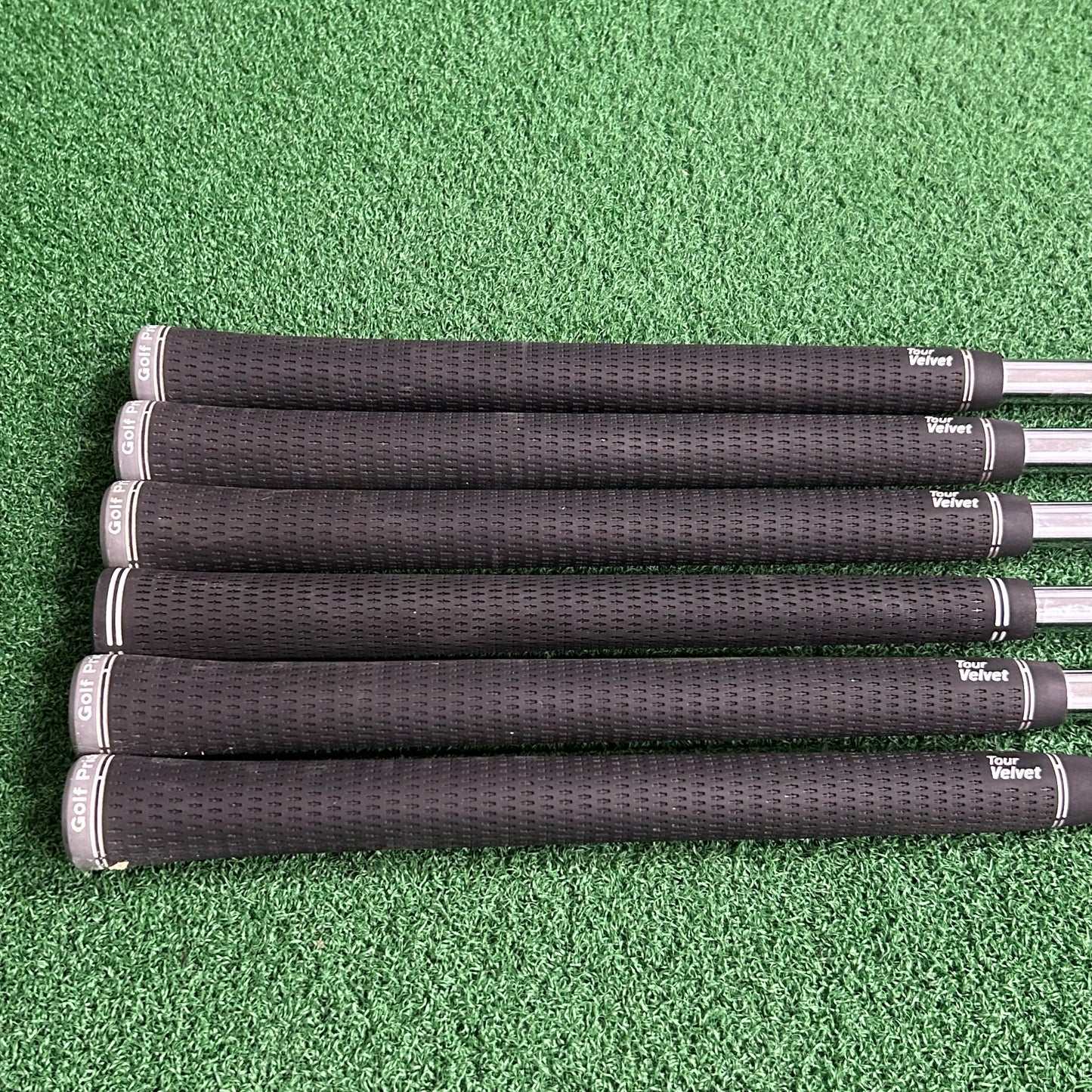 RH Taylormade Stealth Iron Set (5-PW). Stiff Flex