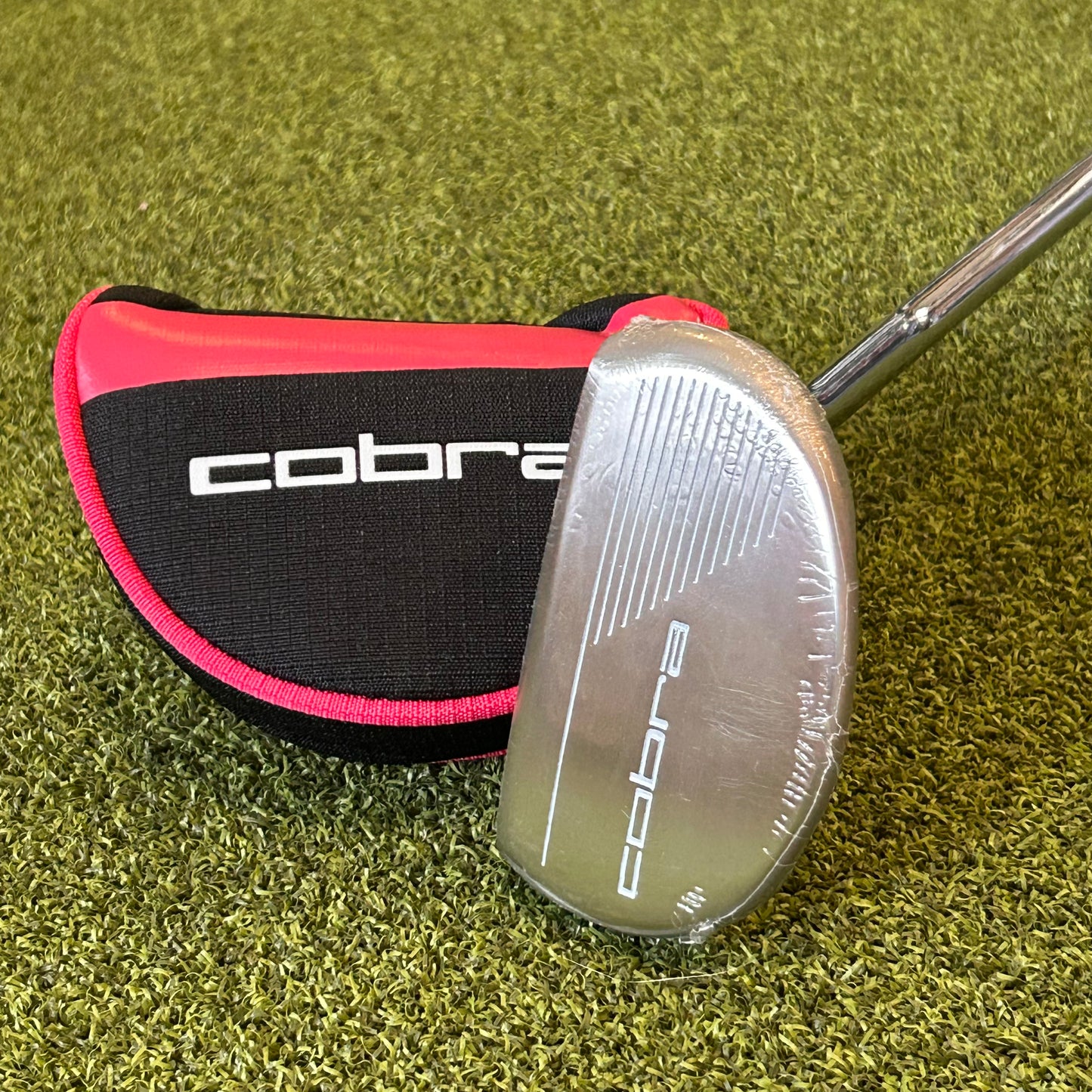 NEW RH Women's Cobra Fly XL Putter. 33 IN.