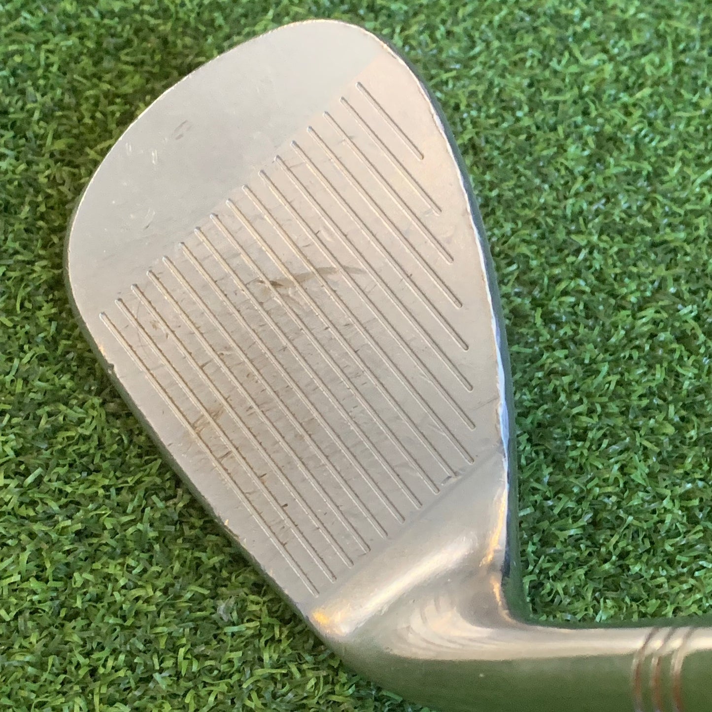 RH Taylormade Milled Grind (54°) Sand Wedge